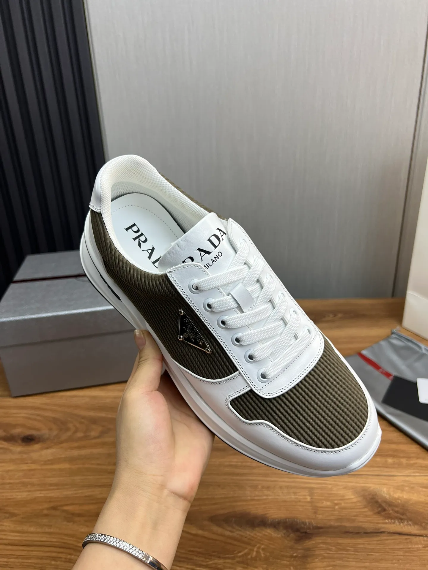 Men's shoes 💰580💰 [PRADA] Men's shoes are popular in the counter, official website is synchronized, 1 high-quality shipment ✔️Original cowhide stitching mesh + cowhide lining, 1🆚1 replica, original original bottom, 38-45 (45 customized, non-refundable)